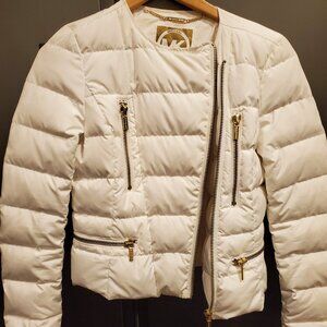 MICHAEL KORS WHITE PUFFER JACKET WITH GOLD ACCENTS (SMALL)